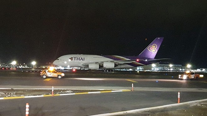 İLK KEZ BİR AIRBUS A380 İNMİŞ OLDU