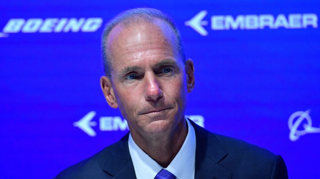 BOEING CEO'SU İSTİFA ETTİ