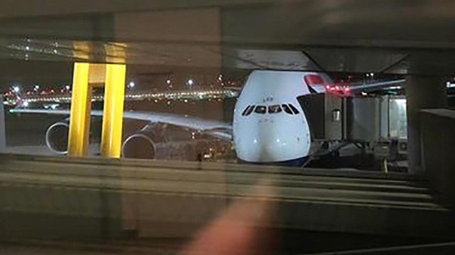 BRITISH AIRWAYS'İN A380'İNE KUŞ ÇARPTI