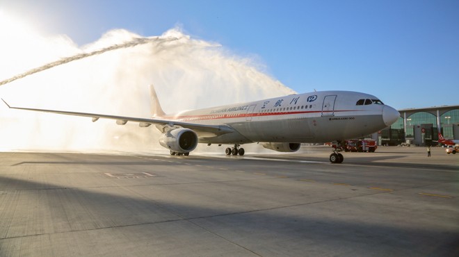 ÇİN'Lİ SICHUAN AIRLINES İSTANBUL'DA