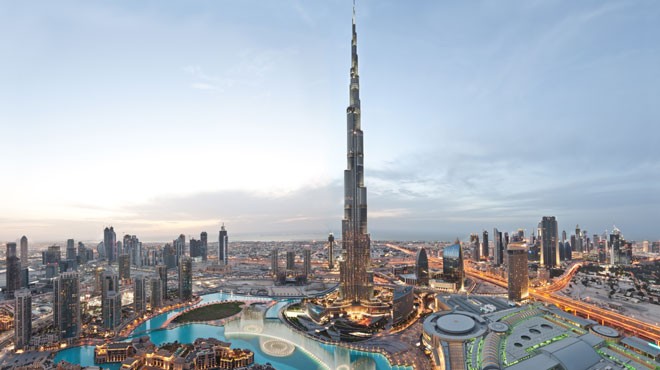 EMIRATES BURJ KHALIFA AT THE TOP'DA MİSAFİR EDİYOR