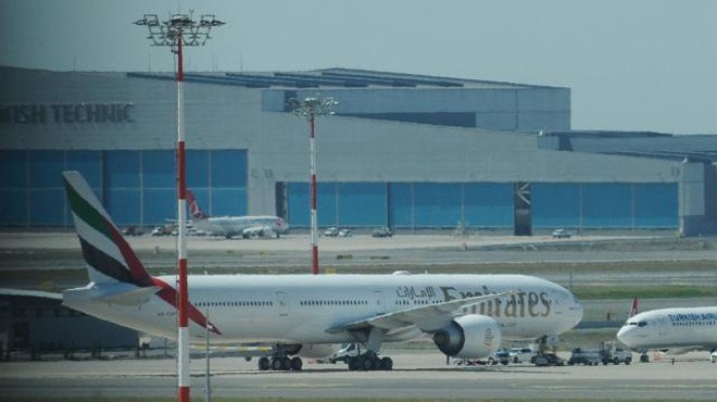 EMIRATES UÇAĞI İSTANBUL’A ACİL İNDİ