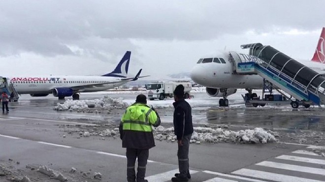 ‘ERZURUM'A UÇAK SEFERLERİ AZALTILMAMALI’