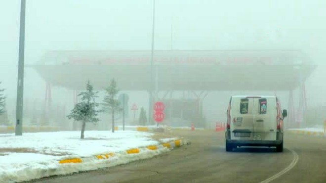 ERZURUM’DA UÇAK SEFERLERİNE SİS ENGELİ