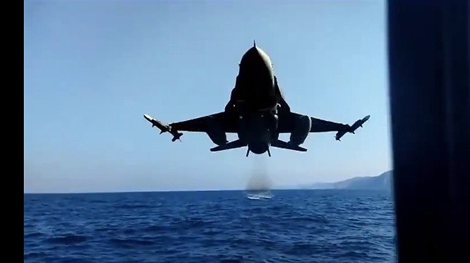 F-16'MIZDAN ALÇAK İRTİFA GEÇİŞİ!