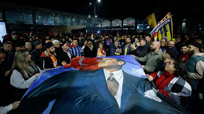 GALATASARAY VE FENERBAHÇE'YE TARİHİ KARŞILAMA