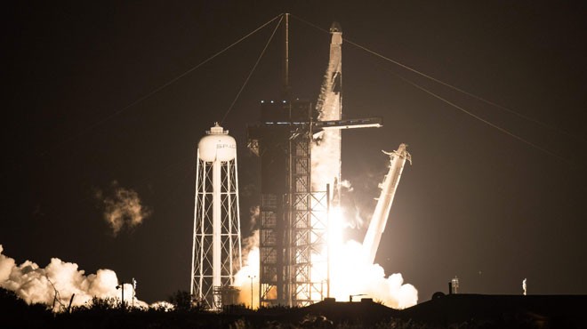 NASA 4 ASTRONOTU TAŞIYAN SPACEX'E AİT UZAY ARACINI FIRLATTI