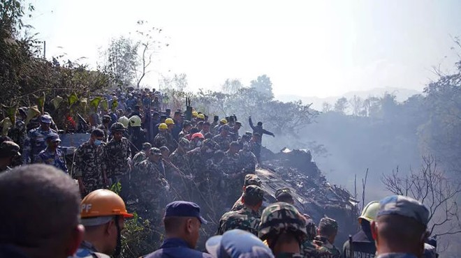 NEPAL'DE 72 KİŞİYİ TAŞIYAN UÇAK DÜŞTÜ