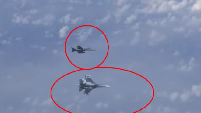 RUS SU-27 UÇAĞI NATO F-18’İNİ BÖYLE UZAKLAŞTIRDI