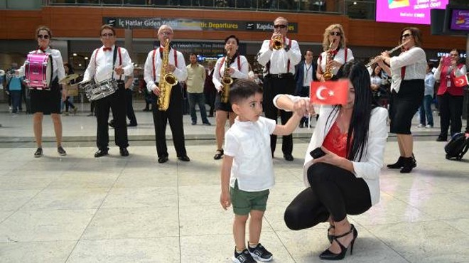 SABİHA GÖKÇEN DE 19 MAYIS COŞKUSU