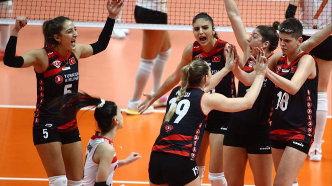 THY YENİLGİSİZ VAKIFBANK'I 3-2 YENDİ