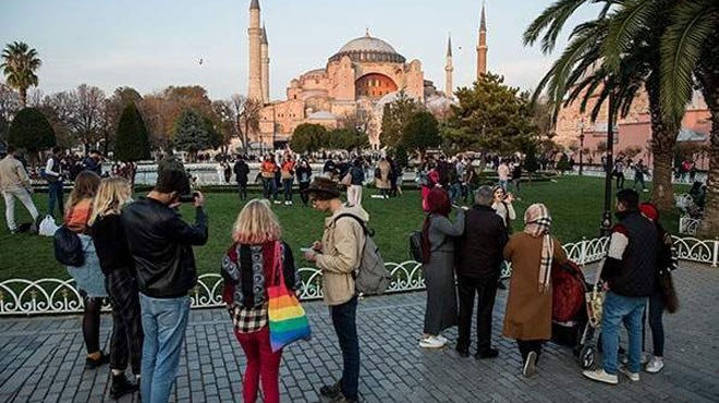 TURİSTLERE SOKAĞA ÇIKMA YASAĞI YOK