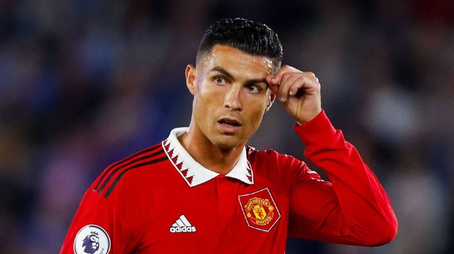 VE MANCHESTER UNITED RONALDO'YU KOVDU