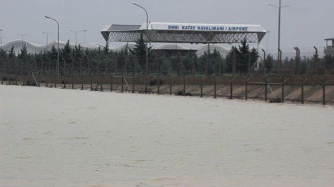 HATAY HAVALİMANINI SU BASTI