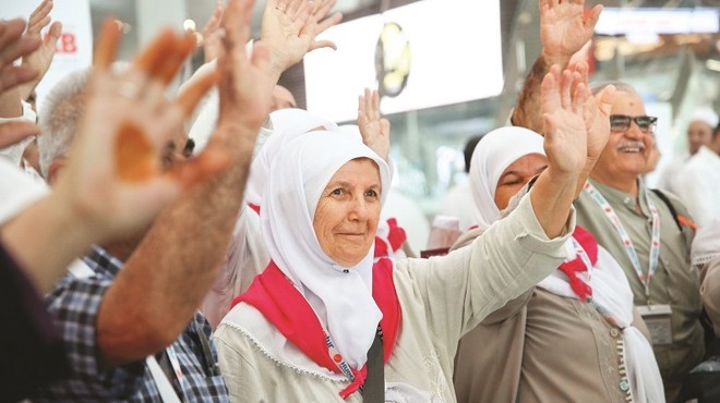 İLK HACI ADAYLARI YOLA ÇIKTI