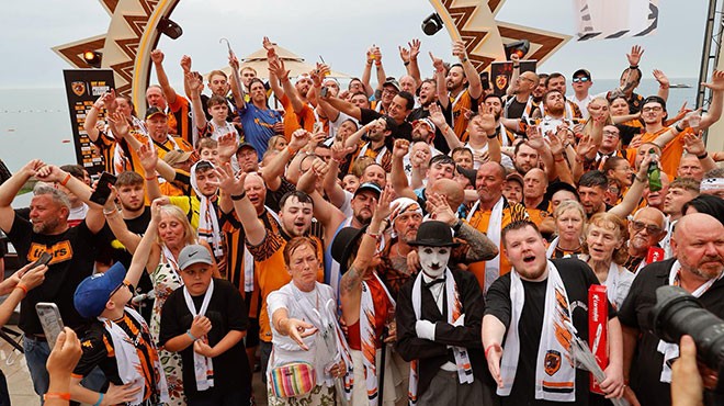 ACUN ILICALI HULL CITY’LİLERLE BULUŞTU