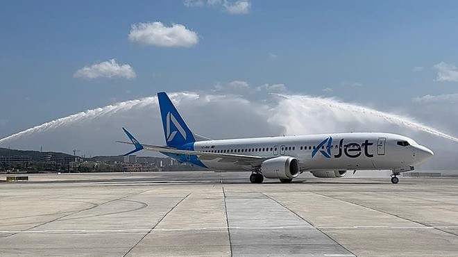 AJET İN FABRİKA ÇIKIŞLI BOEING 737-8 MAX İSTANBUL’DA