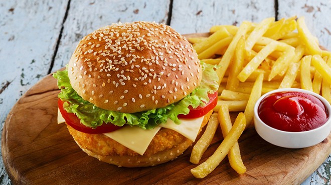 ANTALYA HAVALİMANI'NDA HAMBURGER FİYATI