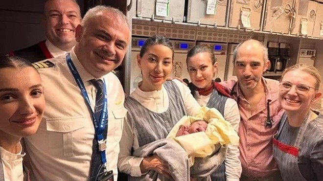 FİLİPİNLİ YOLCU THY UÇAĞINDA DOĞUM YAPTI