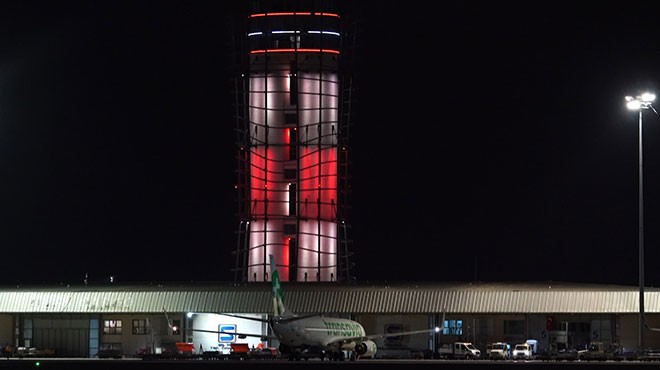 KULE TÜRK BAYRAĞI RENKLERİYLE AYDINLATILDI