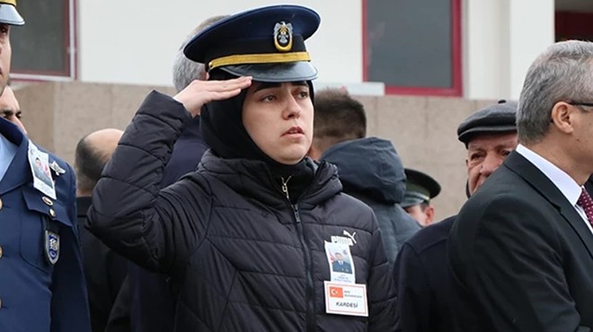 ŞEHİT AĞABEYİNİ ASKER SELAMIYLA KARŞILADI