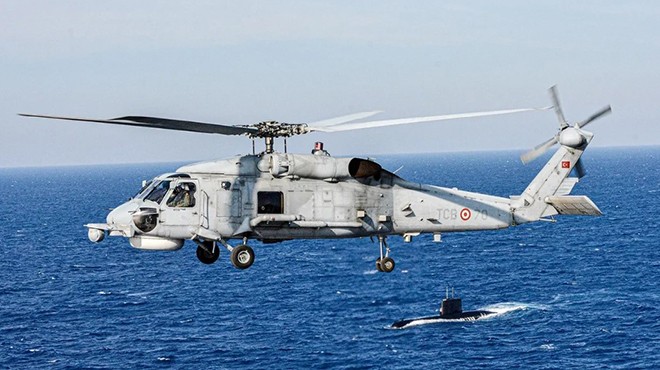 SH-70 HELİKOPTERİMİZ DENİZE ACİL İNDİ