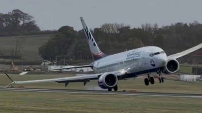 SUNEXPRESS UÇAĞI BÜYÜK TEHLİKE ATLATTI