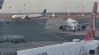 İSTANBUL'DA FIRTINA ÜÇ UÇAK ÇORLU'YA İNDİ