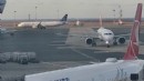 İSTANBUL'DA FIRTINA ÜÇ UÇAK ÇORLU'YA İNDİ