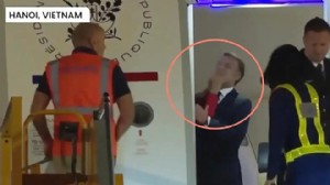 MACRON’A EŞİNDEN TOKAT!
