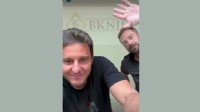O PİLOTLAR KAMERA KARŞISINA GEÇTİ