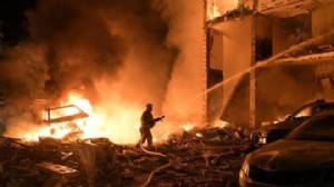 RUSYA'DAN KİEV'E HAVA SALDIRISI: 27 ÖLÜ