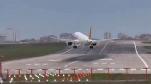 RÜZGARDA BÖYLE SAVRULDU!