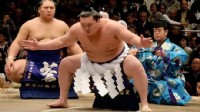 SUMO GÜREŞÇİLERİ UÇAĞA AĞIR GELDİ