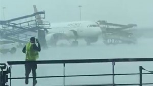 YER ARAÇLARI UÇAKLARA ÇARPTI!